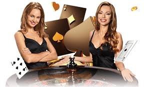 Dealer profesional memandu meja baccarat live di platform kasino alohatoto Indonesia